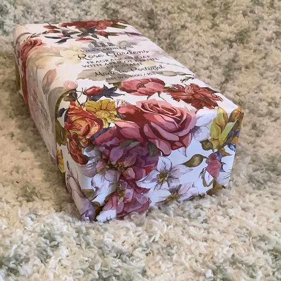 Vila Cardillium Rose Gardens Scented Floral Decor Soap NWT Portugal 10.50 oz - Picture 2 of 14